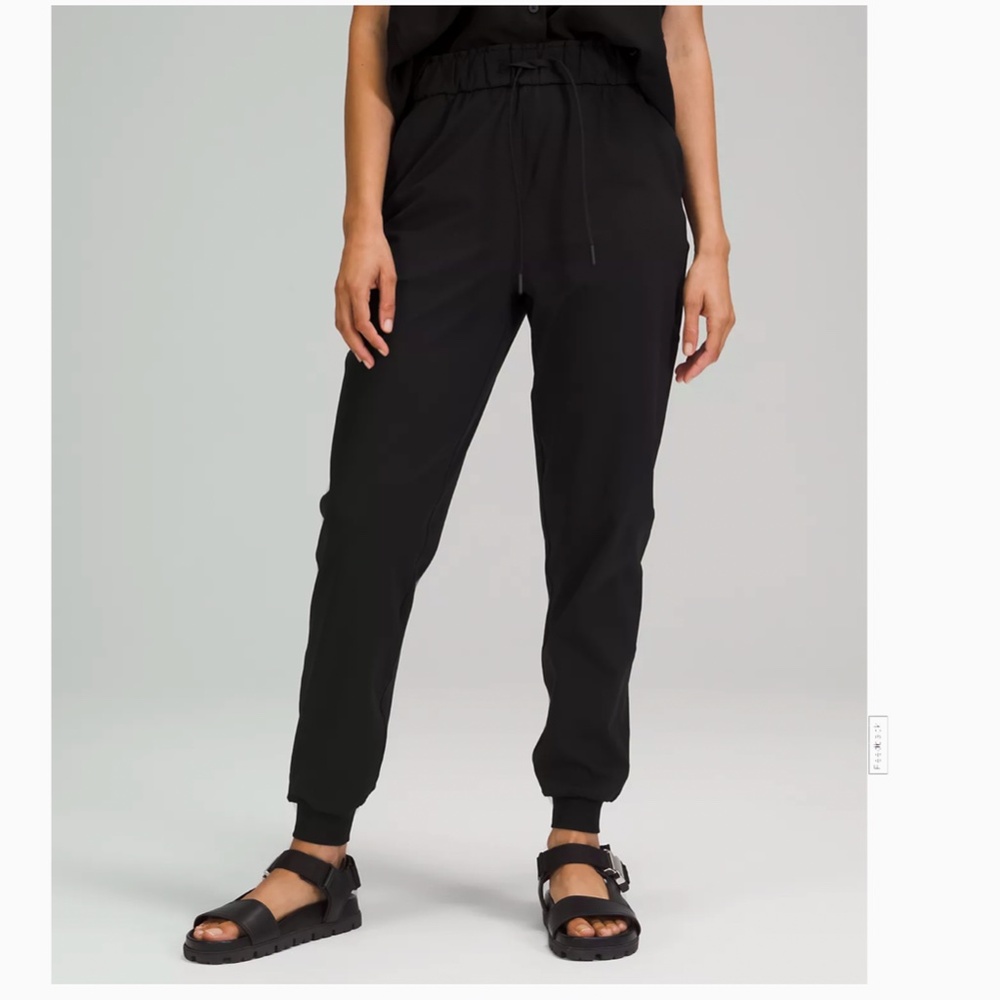 Black Lululemon Jogger Stretch High Rise pant Size 2
